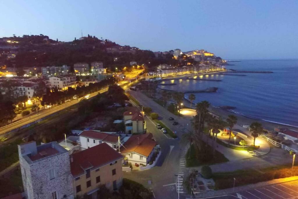 Appartamento Sul Mare Alla Foce Imperia Exteriör bild